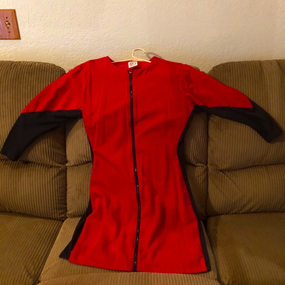 Lady in Red Dress, with Zipper 🆙 the front 🌹🖤 SEXY❣️